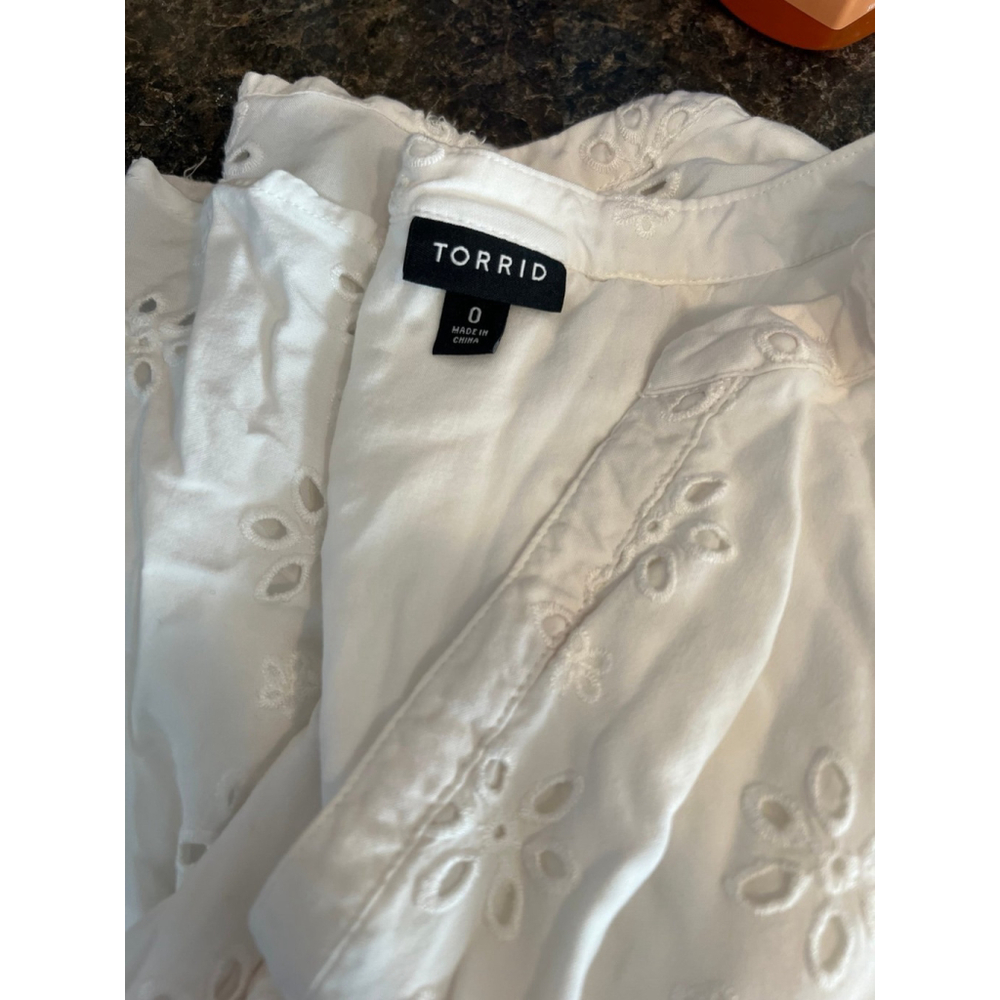 Torrid Women's Babydoll White Eyelet Top Cloud Dancer White Shirt - Picture 6 of 7